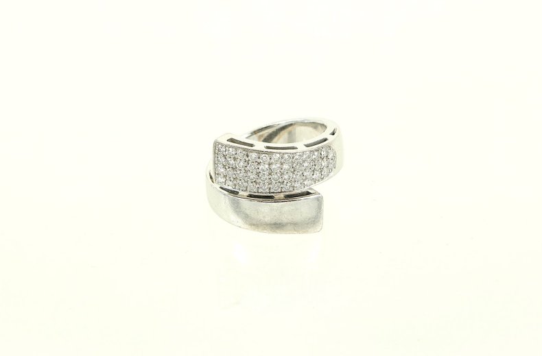Ring, moderne Schlangenform, besetzt mit 44 kl. Brillanten