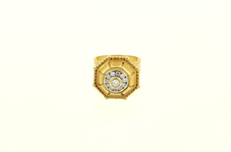 Ring, mattiert, achteckiger Ringkopf mit 12 kl. Brillanten