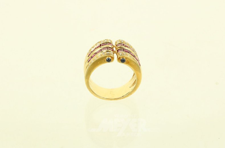Ring, im Oberteil ausgefasst mit Rubin-Carres,