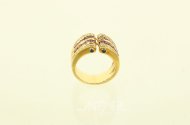 Ring, im Oberteil ausgefasst mit Rubin-Carres,
