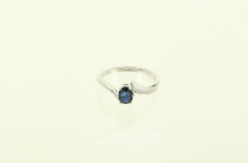 Ring mit blauem Farbstein