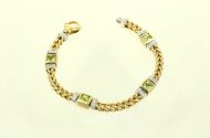 modernes Gliederarmband mit 4 Peridot-Carres sowie kleinen Besatz-Diamanten