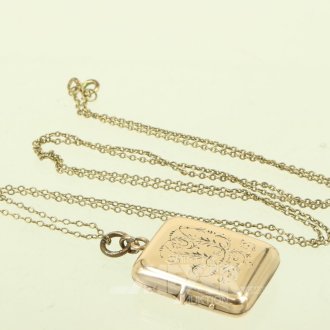 lange Kette in 333 GG, mit antikem Medaillon, vmtl. Schaumgold
