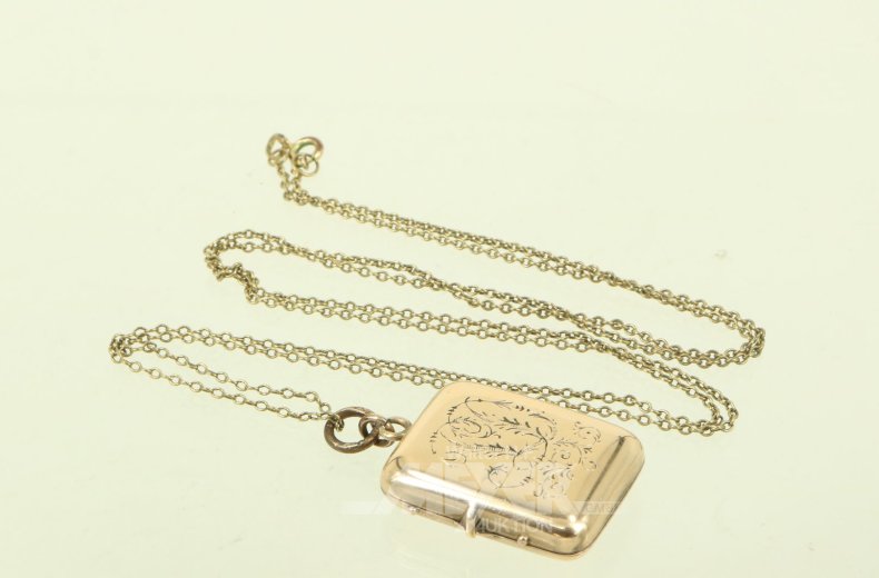 lange Kette in 333 GG, mit antikem Medaillon, vmtl. Schaumgold