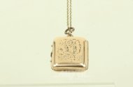 lange Kette in 333 GG, mit antikem Medaillon, vmtl. Schaumgold