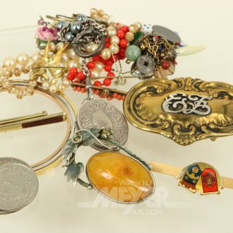 Konvolut Modeschmuck, sowie 2 BRD 10 DM Gedenkprägungen