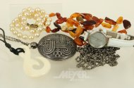 Posten Modeschmuck, u.a. Anhänger, Armbanduhr, Ketten