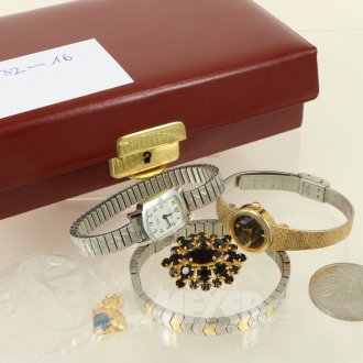 Kl. Schmuckschatulle mit etw. Modeschmuck