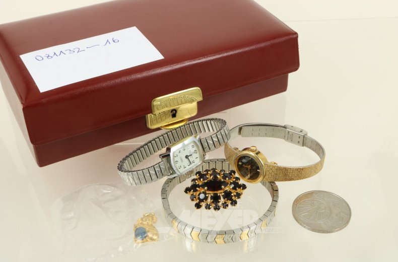 Kl. Schmuckschatulle mit etw. Modeschmuck