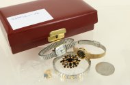 Kl. Schmuckschatulle mit etw. Modeschmuck