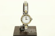 Damenarmbanduhr mit dazugehörigem Armband