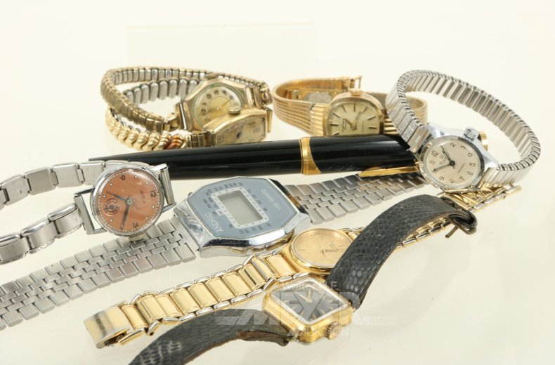 8 Damenarmbanduhren u. 1 Mont Blanc Füllfederhalter