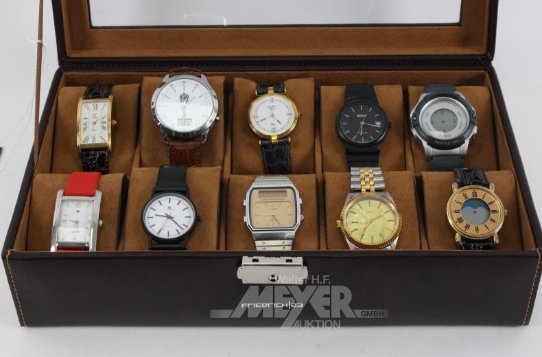 10 Armbanduhren im Schaukasten