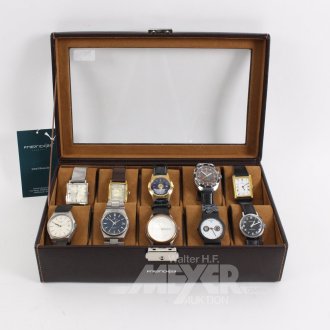 10 Armbanduhren im Schaukasten
