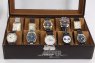 10 Armbanduhren im Schaukasten