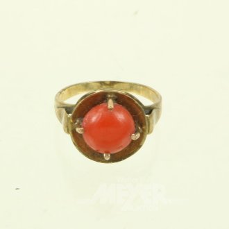Ring mit Koralle