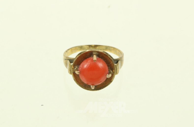 Ring mit Koralle