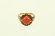 Ring mit Koralle