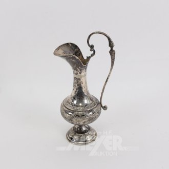 persische Silberkanne mit reichhaltigen Ornamenten