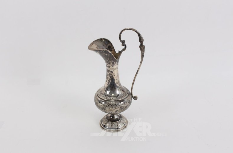 persische Silberkanne mit reichhaltigen Ornamenten