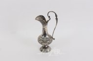 persische Silberkanne mit reichhaltigen Ornamenten