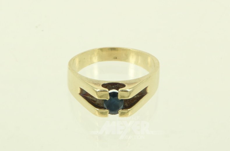 Ring mit blauem Farbstein