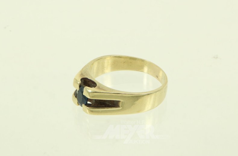 Ring mit blauem Farbstein