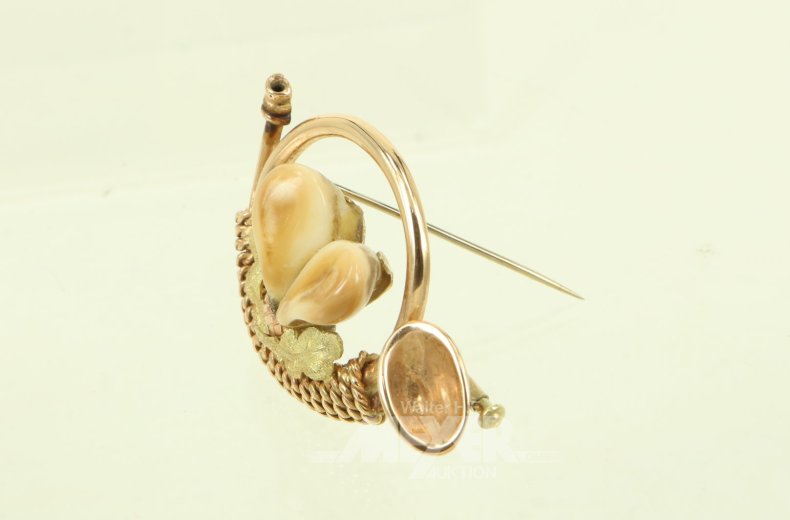 Brosche in Form eines Jagdhorns, mit Grandeln u. Eichenlaub