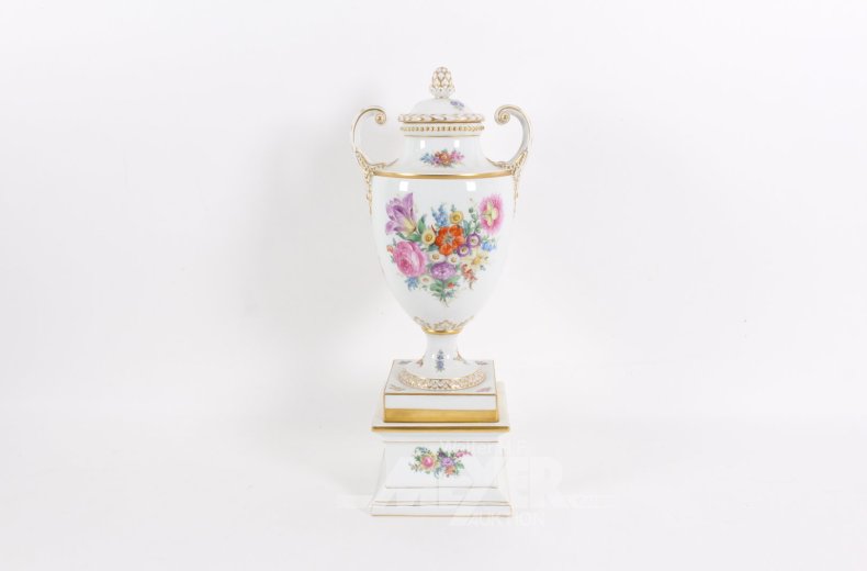 Amphorenvase, dreiteilig, mit Blumendekor