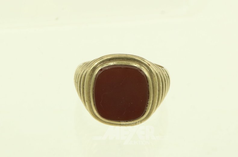Herrenring mit roter Farbsteinplatte