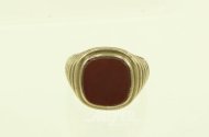 Herrenring mit roter Farbsteinplatte