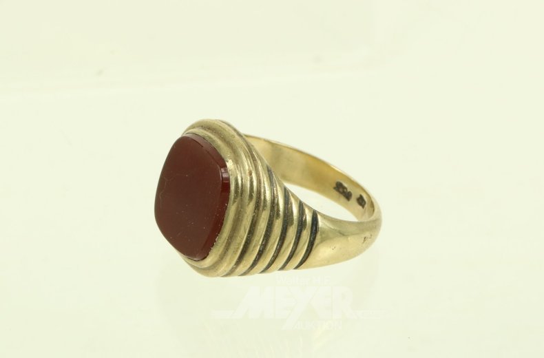 Herrenring mit roter Farbsteinplatte