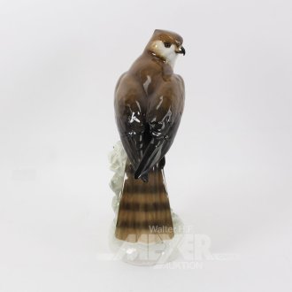 Porzellanfigur "Sperber auf Ast"