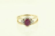 Damenring mit 1 Rubin, 1 Saphir u. 12 Diamantrosen