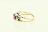 Damenring mit 1 Rubin, 1 Saphir u. 12 Diamantrosen