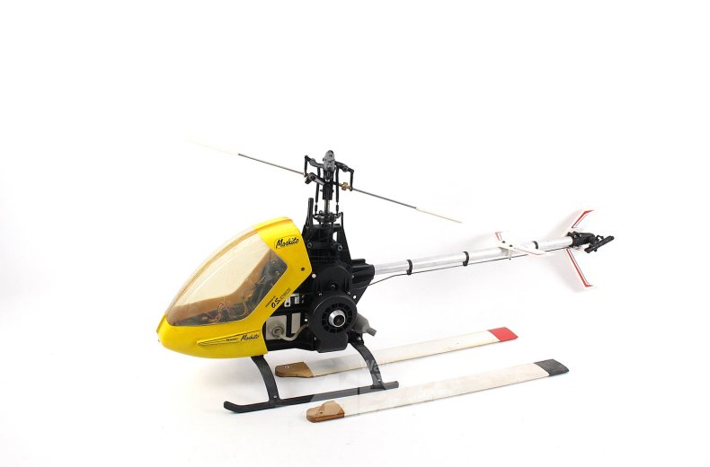 3 Modellhubschrauber sowie 1 Posten Ersatzteile