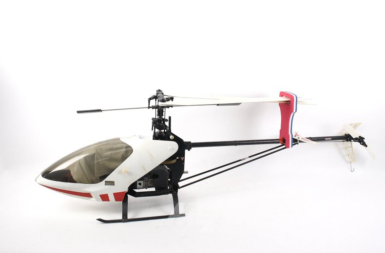 3 Modellhubschrauber sowie 1 Posten Ersatzteile