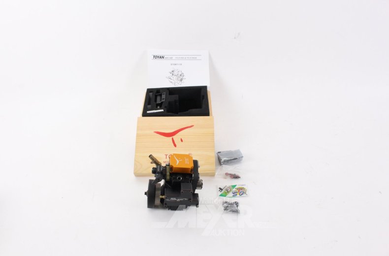 Modellmotor in einer Holzbox