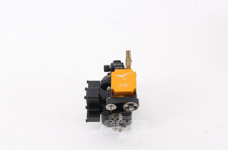 Modellmotor in einer Holzbox