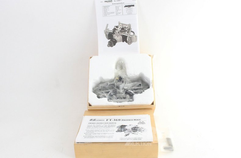 Modellmotor mit einer Holzbox