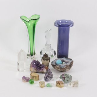 Posten Mineralien und Glasdekoration