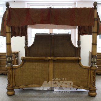 massives Himmelbett mit 2 Nachtschränken, 3-zügig