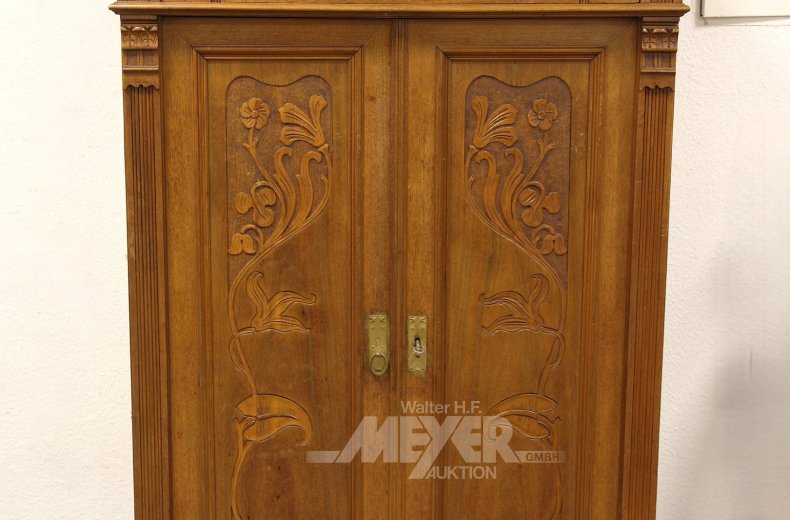 Vertiko im Jugendstil mit floraler Schnitzerei