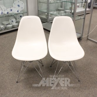 2 Eames Plastic Chair