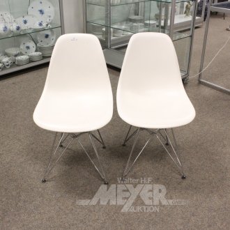 2 Eames Plastic Chair