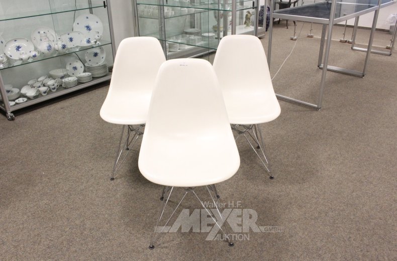 3 Eames Plastic Chair