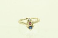 Ring mit 2 kl. Farbsteinen u. 1 Brillant