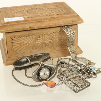 Konvolut Silberschmuck in kl. Holzbox