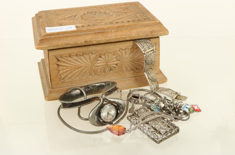 Konvolut Silberschmuck in kl. Holzbox