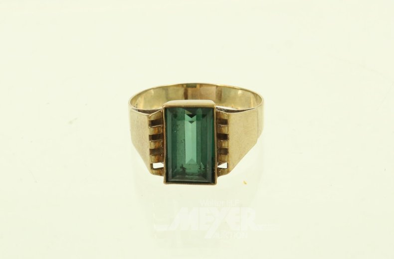 Ring mit grünem Farbstein